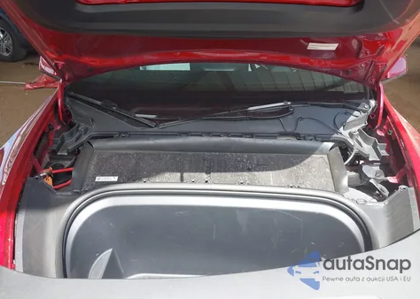 2024 Tesla Model Y Long Range Dual Motor All-Wheel Drive z USA, uszkodzony, nr VIN 7SAYGAEE7RF149712